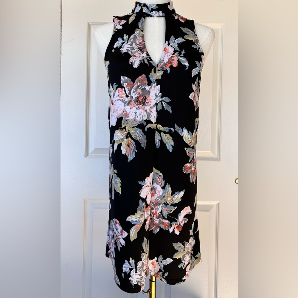 Soprano Double‎ Peephole Neckline Black Floral Dress XS